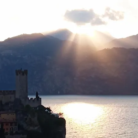 Penzion Buchung Aufgrund Historischbedingter Katholischer Vorfaelle Vorerst Nicht Mehr Moeglich Und Daher Bis Auf Weiteres Geschlossen! Malcesine